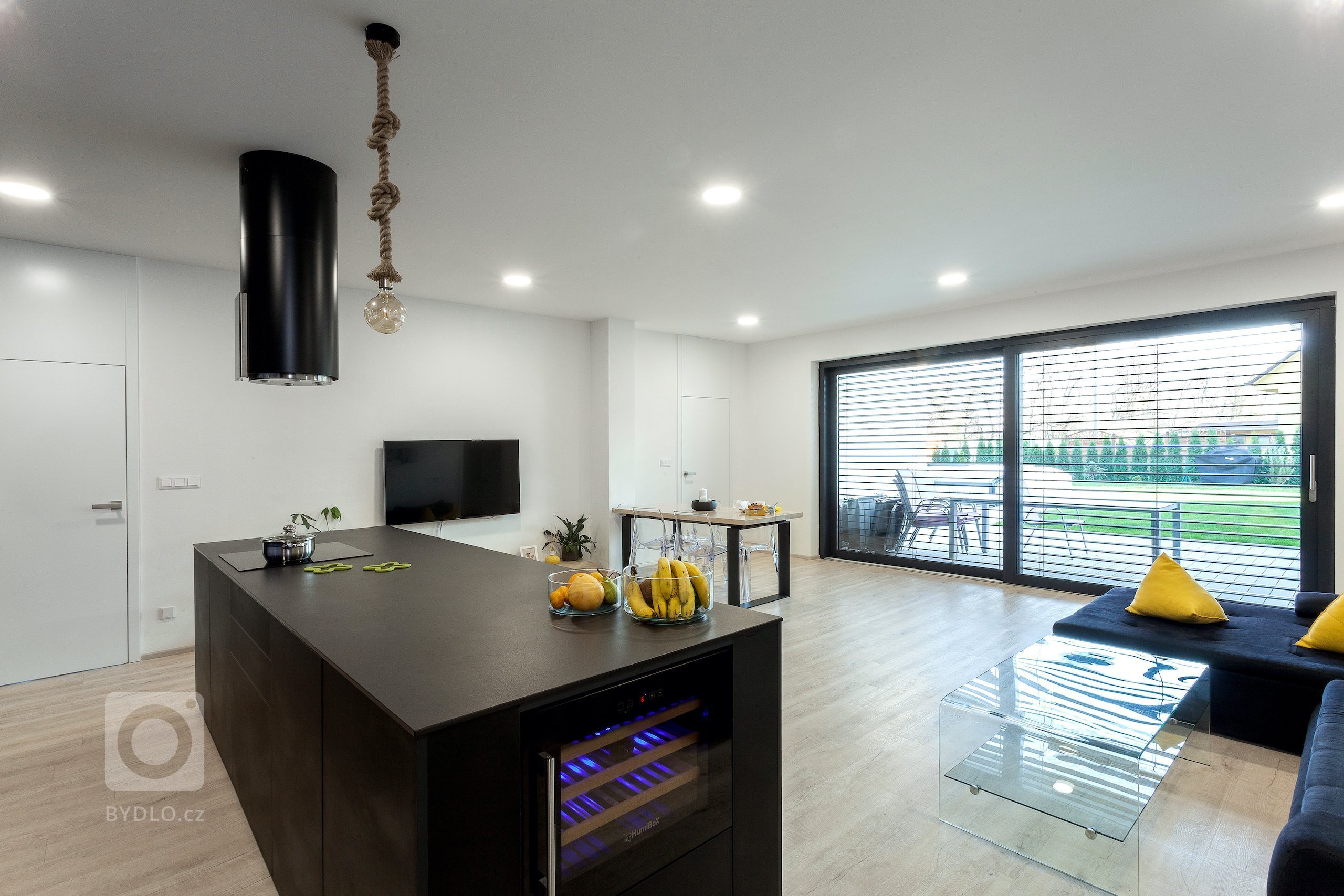 Přinášíme nahlédnutí do dalšího interiéru realizovaného naší společností. Pro věrného zákazníka jsme navrhli a realizovali již druhý interiér
