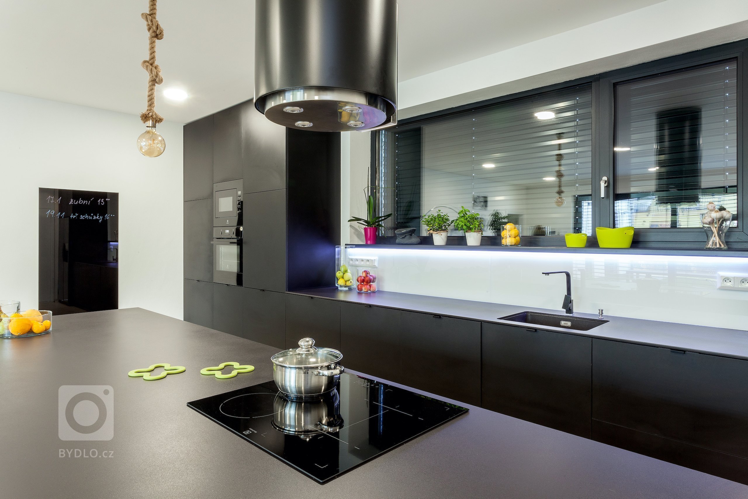 Přinášíme nahlédnutí do dalšího interiéru realizovaného naší společností. Pro věrného zákazníka jsme navrhli a realizovali již druhý interiér
