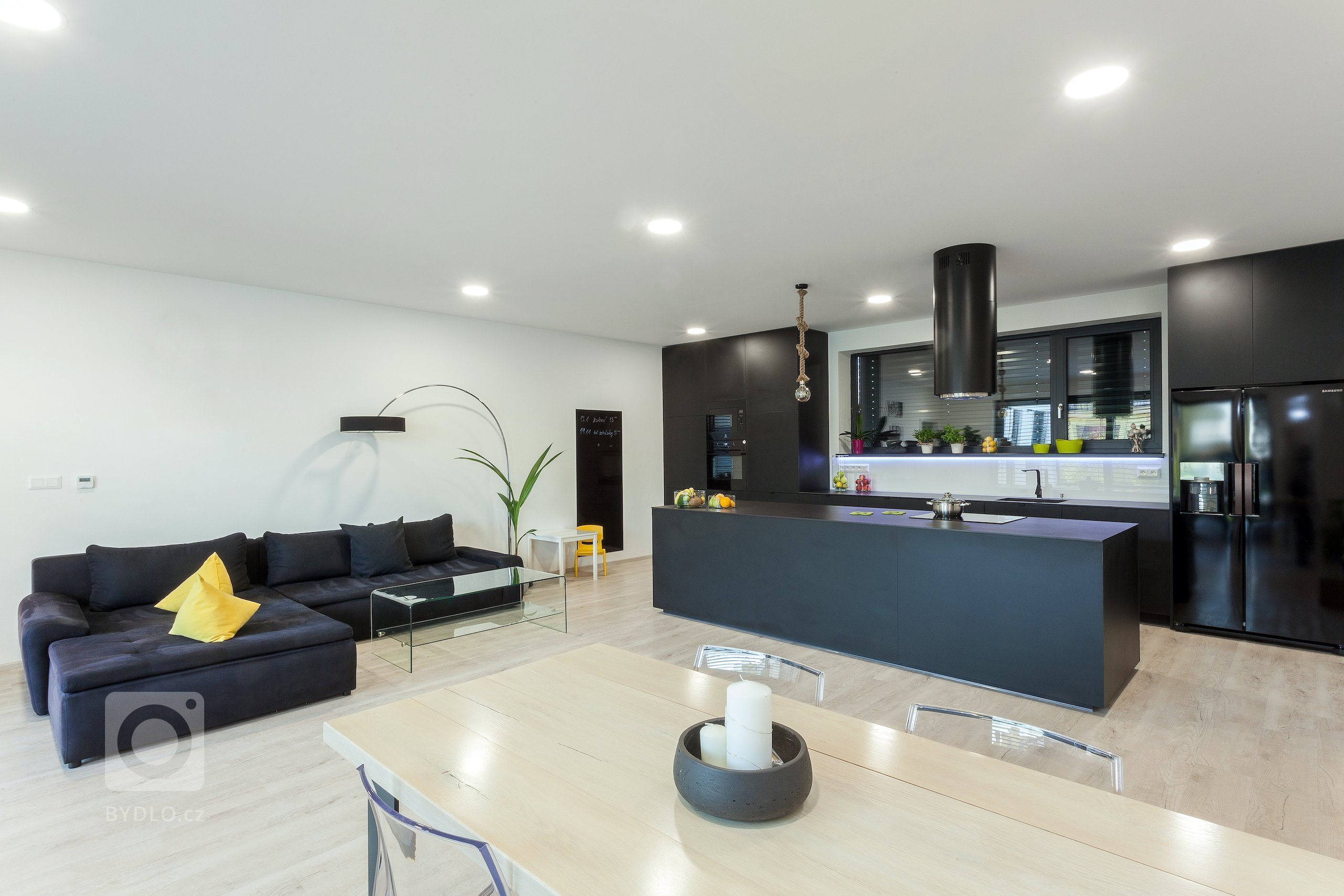 Přinášíme nahlédnutí do dalšího interiéru realizovaného naší společností. Pro věrného zákazníka jsme navrhli a realizovali již druhý interiér
