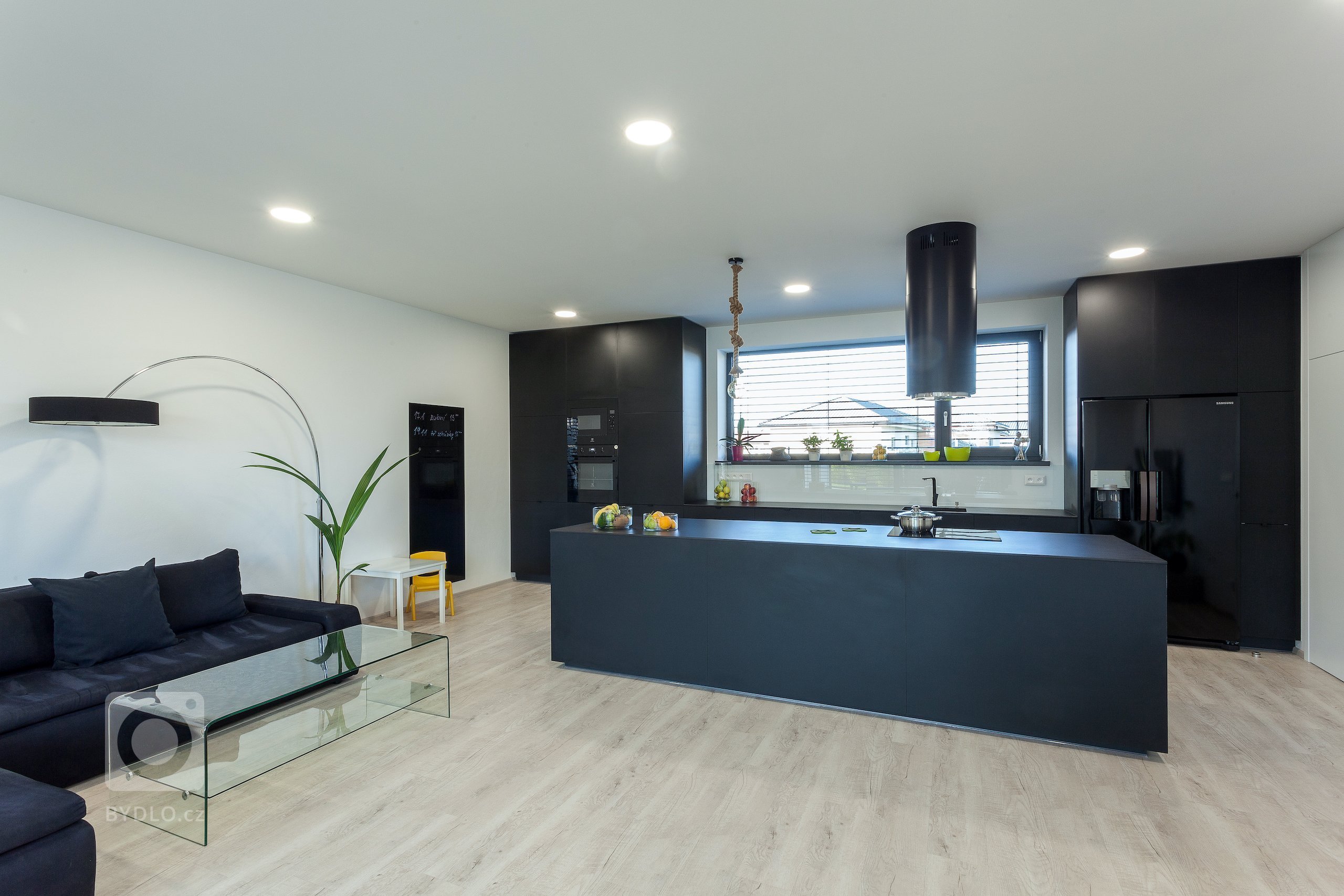 Přinášíme nahlédnutí do dalšího interiéru realizovaného naší společností. Pro věrného zákazníka jsme navrhli a realizovali již druhý interiér
