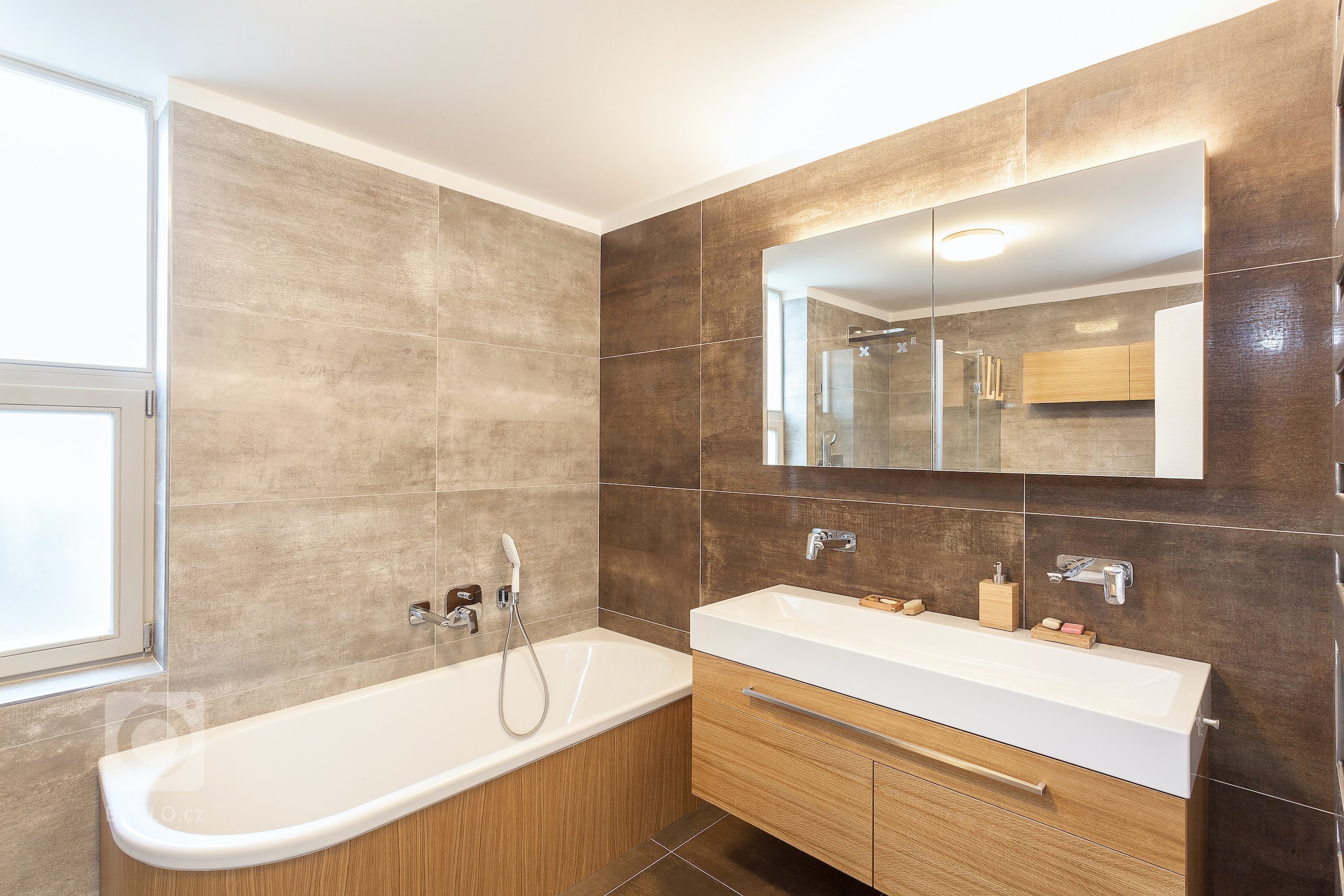 Ve spolupráci s architektonickým ateliérem NEW HOW architects jsme realizovali rekonstrukci některých částí interiéru rodinného domu u Prahy. Dominují zde…