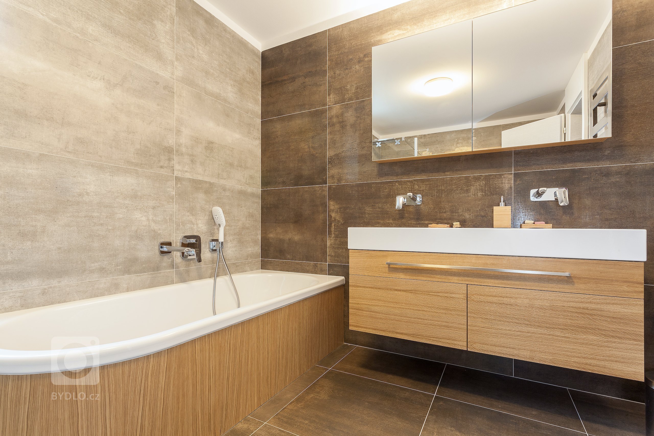 Ve spolupráci s architektonickým ateliérem NEW HOW architects jsme realizovali rekonstrukci některých částí interiéru rodinného domu u Prahy. Dominují zde…