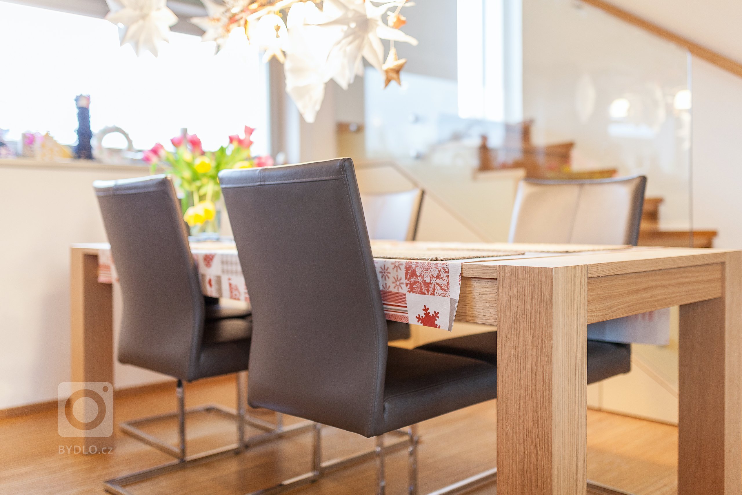 Ve spolupráci s architektonickým ateliérem NEW HOW architects jsme realizovali rekonstrukci některých částí interiéru rodinného domu u Prahy. Dominují zde…