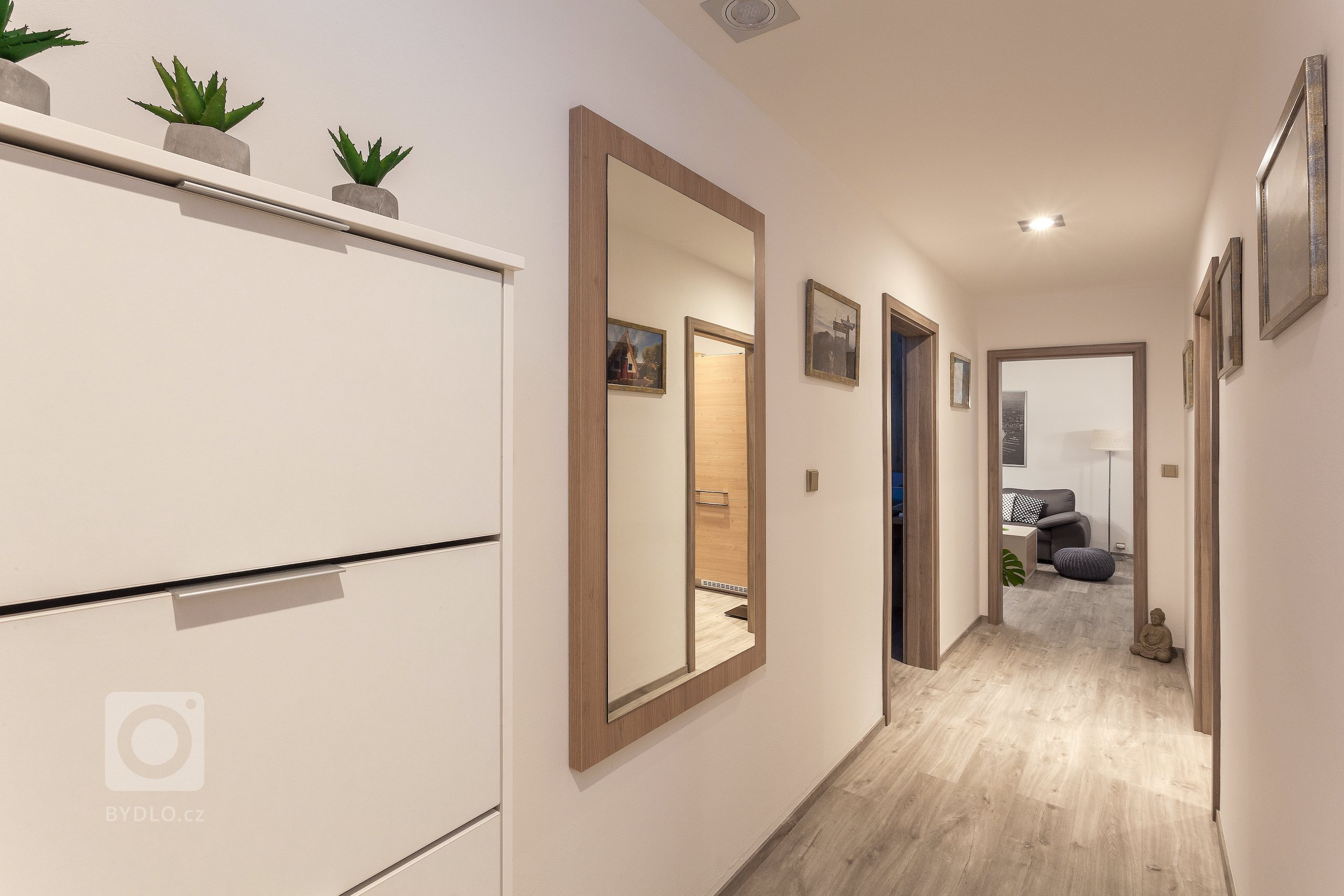 Pro klienta jsme navrhli a realizovali kompletní dodávku interiéru do panelákového bytu.
