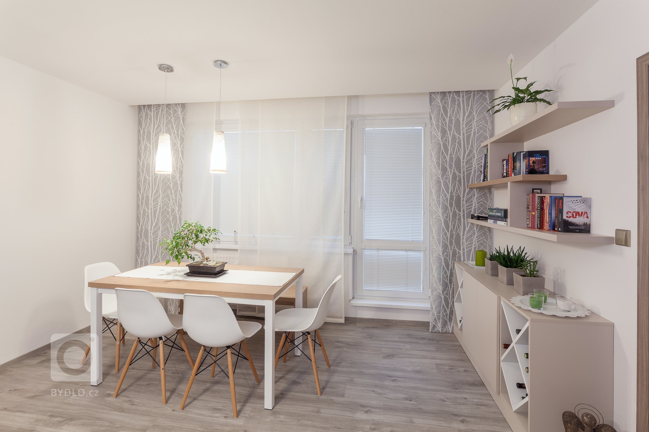 Pro klienta jsme navrhli a realizovali kompletní dodávku interiéru do panelákového bytu.
