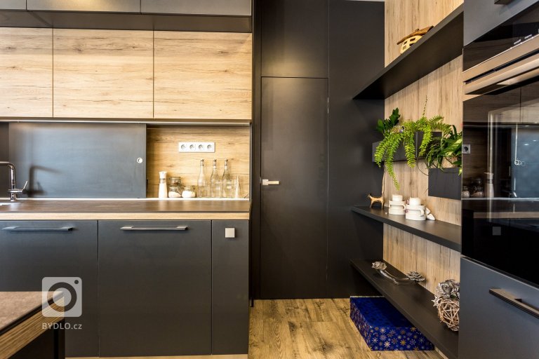 add picture to album