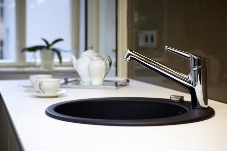 add picture to album