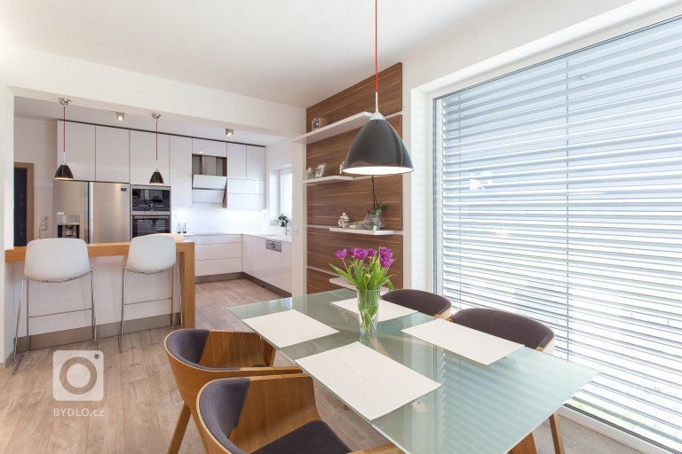 add picture to album