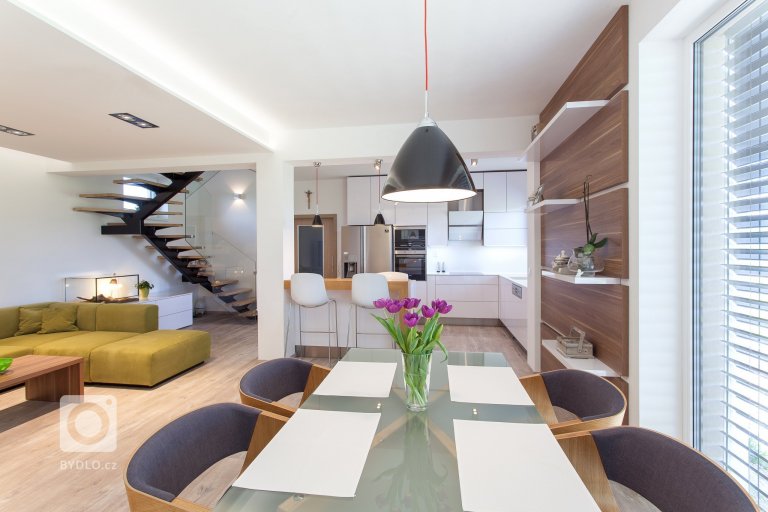 add picture to album