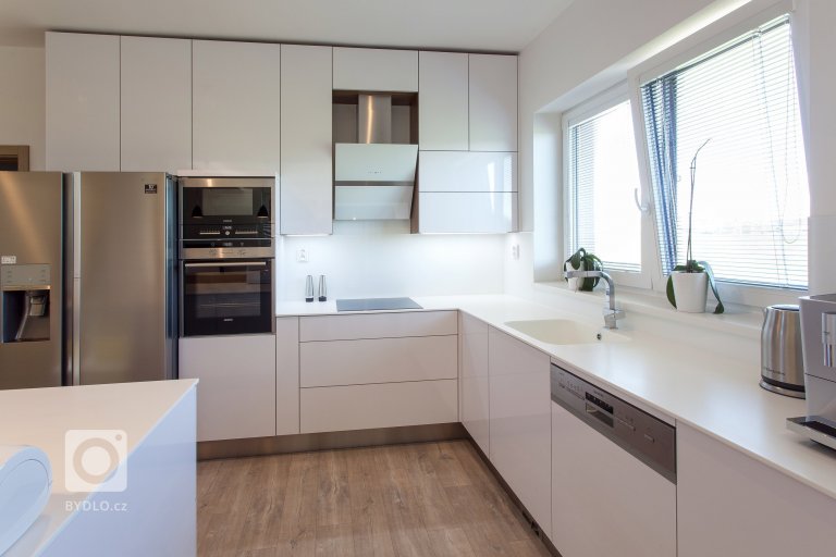 add picture to album