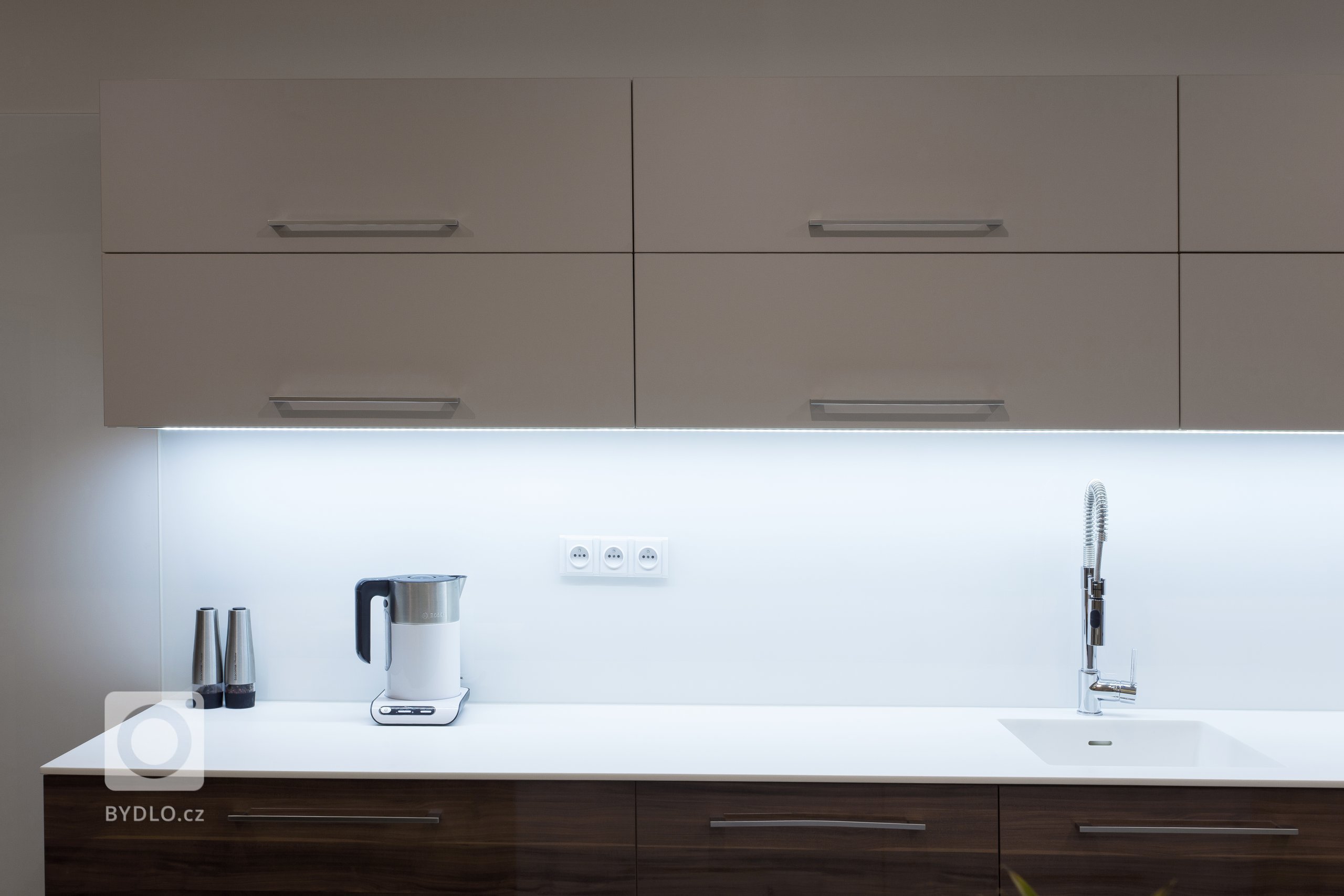 K navržení interiéru nové dřevostavby rodinného domu oslovila ateliér Ideacollective mladá rodina z Uherského Hradiště.

Hlavní část domu tvoří velkolepý…