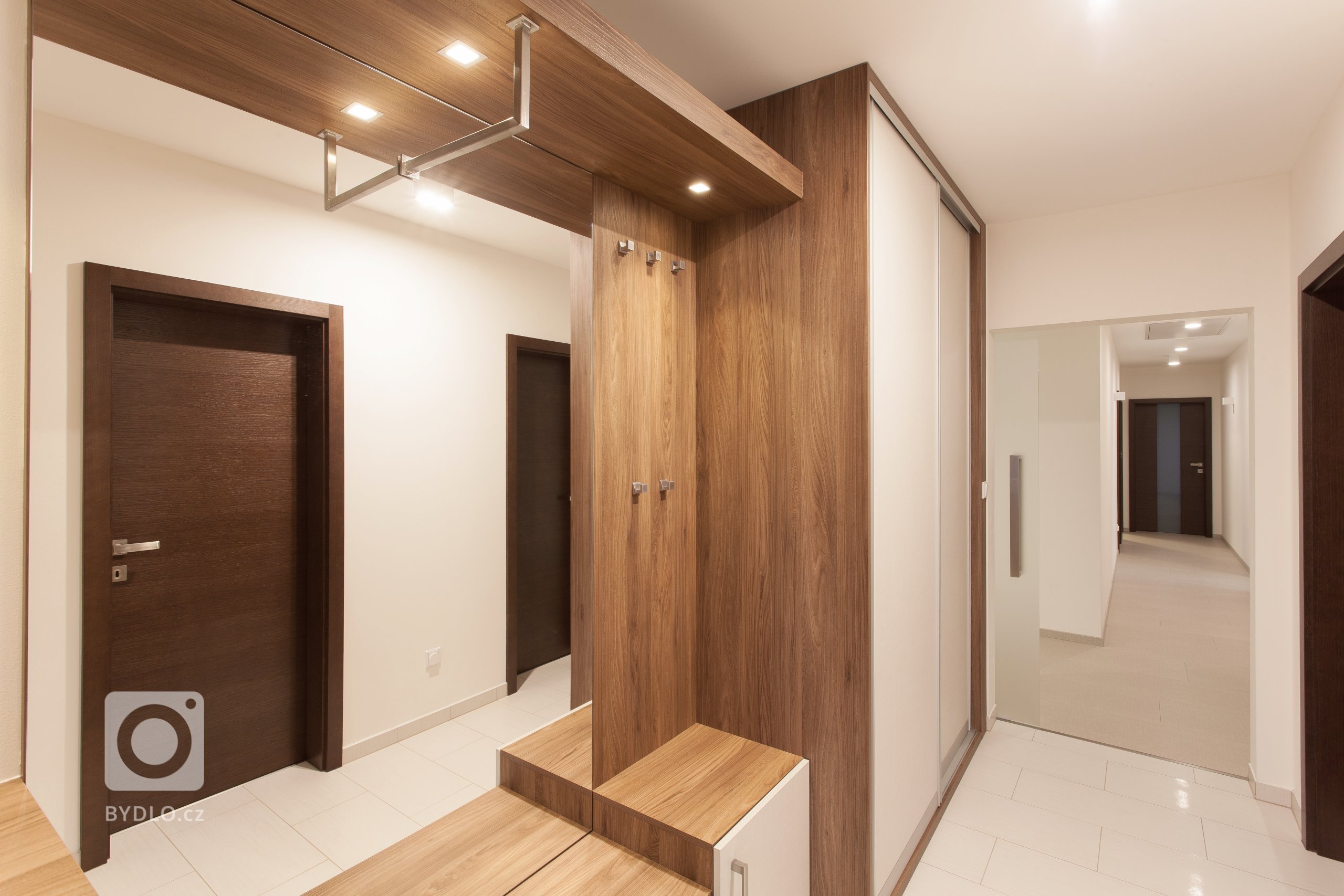 K navržení interiéru nové dřevostavby rodinného domu oslovila ateliér Ideacollective mladá rodina z Uherského Hradiště.

Hlavní část domu tvoří velkolepý…