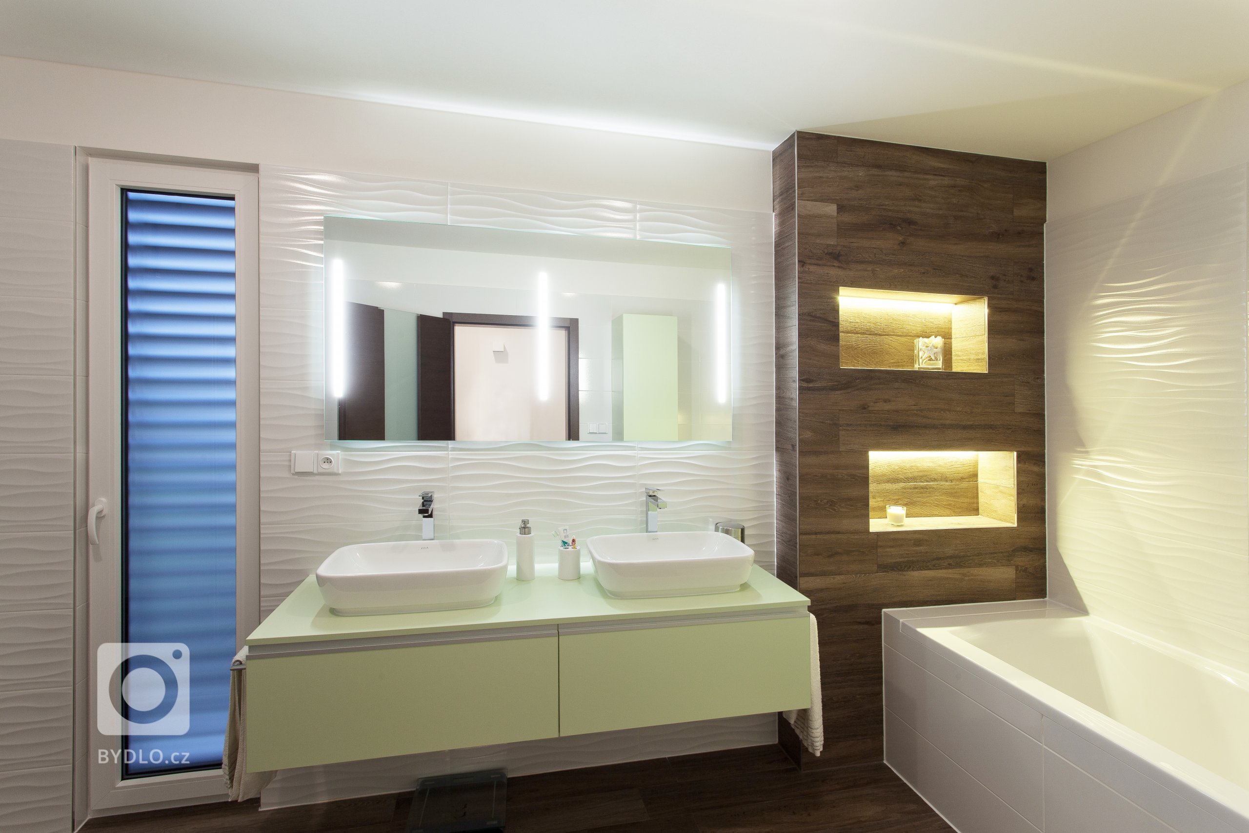 K navržení interiéru nové dřevostavby rodinného domu oslovila ateliér Ideacollective mladá rodina z Uherského Hradiště.

Hlavní část domu tvoří velkolepý…