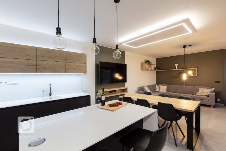 add picture to album