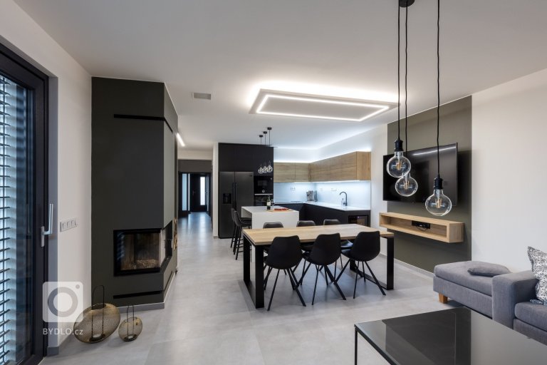 add picture to album