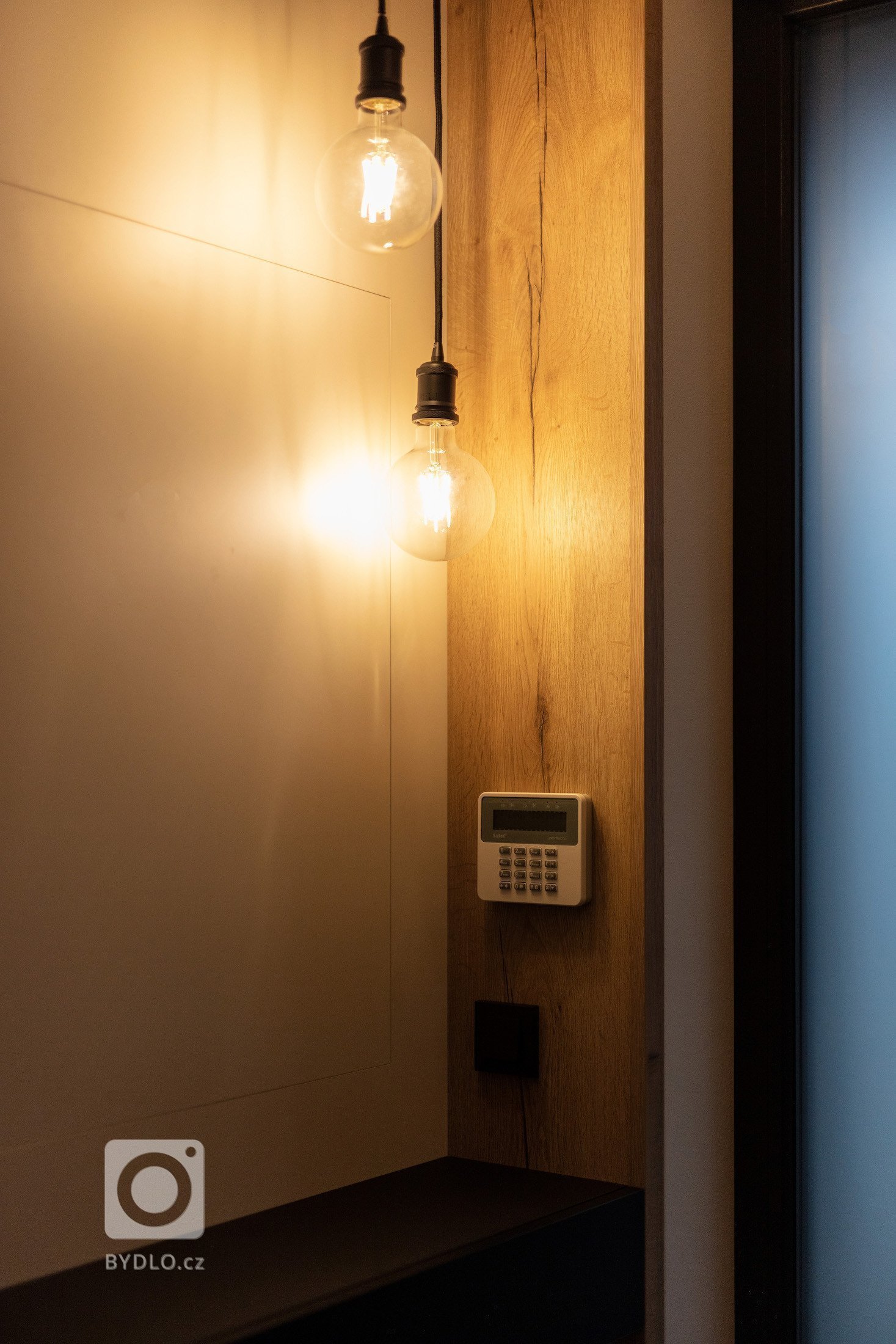 Investor nás oslovil&nbsp;s přáním navrhnout&nbsp;interiér&nbsp;pro&nbsp;novostavbu&nbsp;rodinného domu ve&nbsp;Starém Městě.&nbsp;Požadavkem mladého páru bylo…