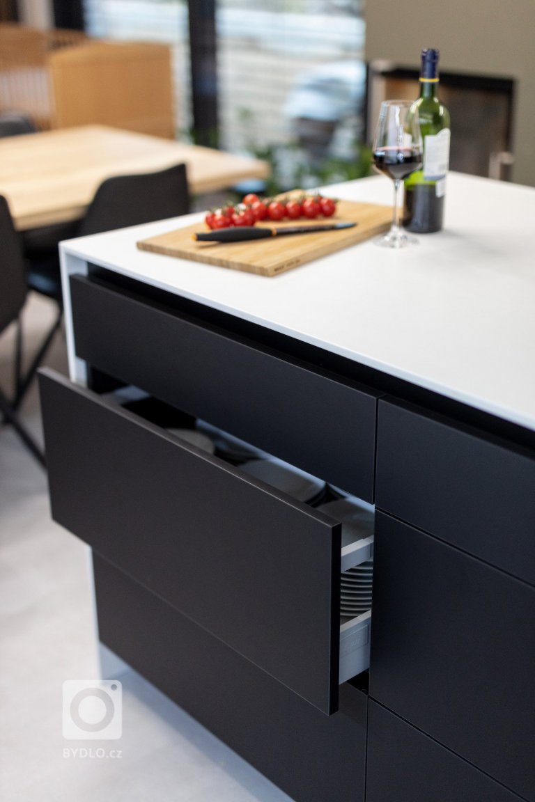 add picture to album