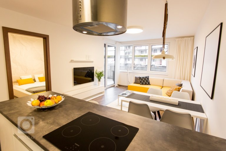 add picture to album