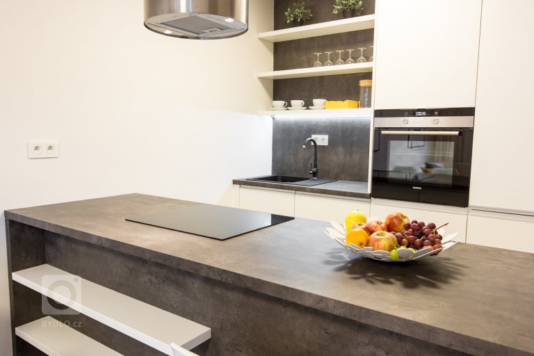 add picture to album