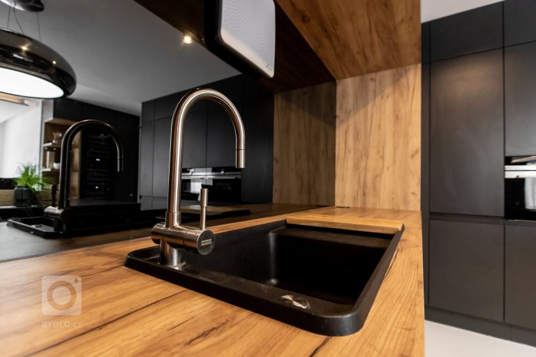 add picture to album