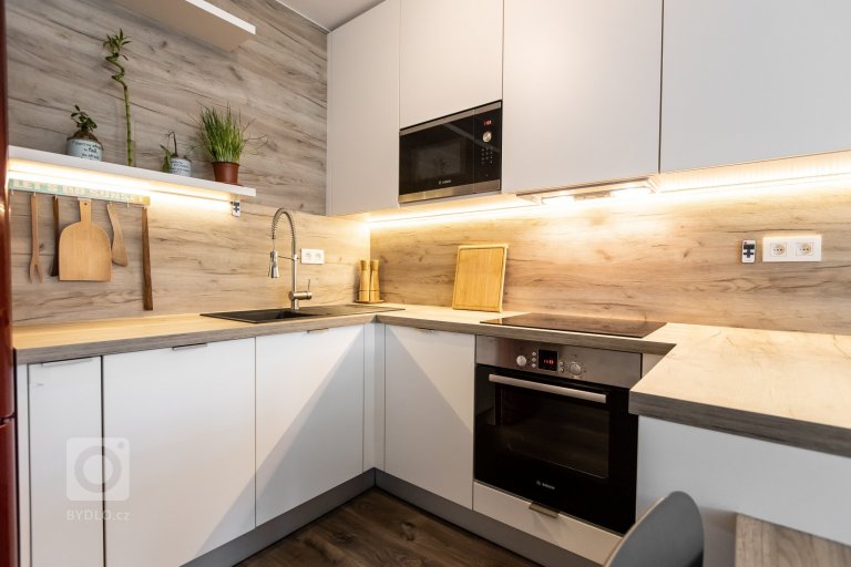 add picture to album