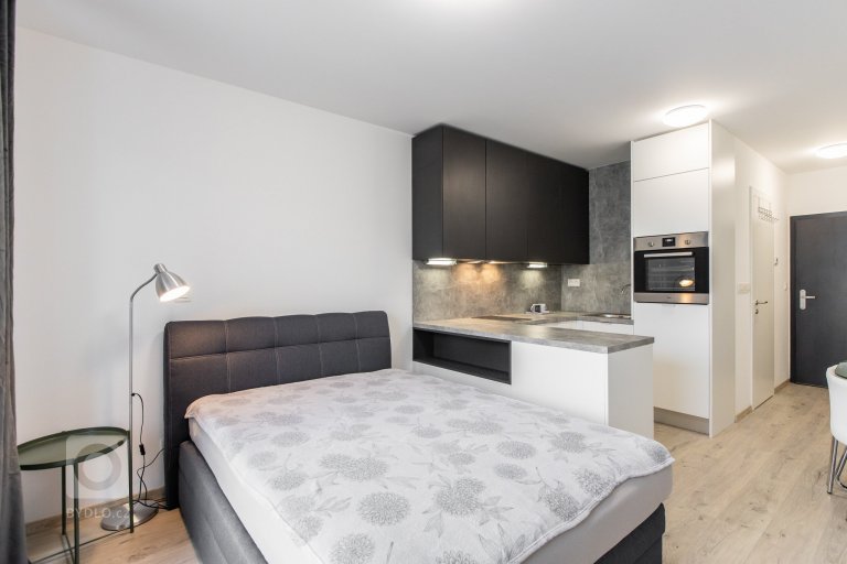 add picture to album