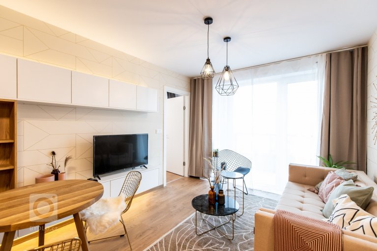 add picture to album