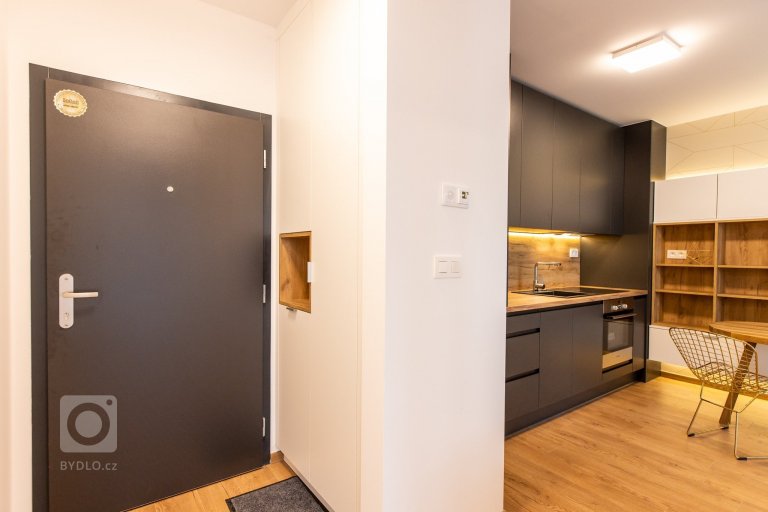 add picture to album