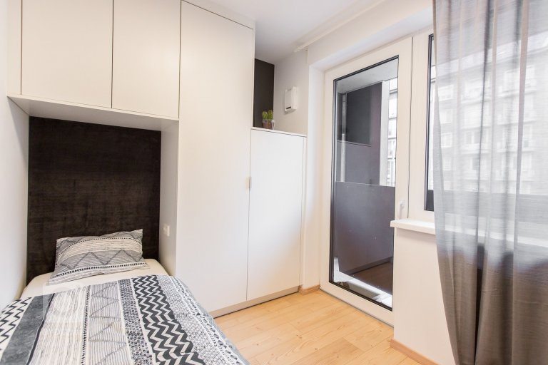 add picture to album