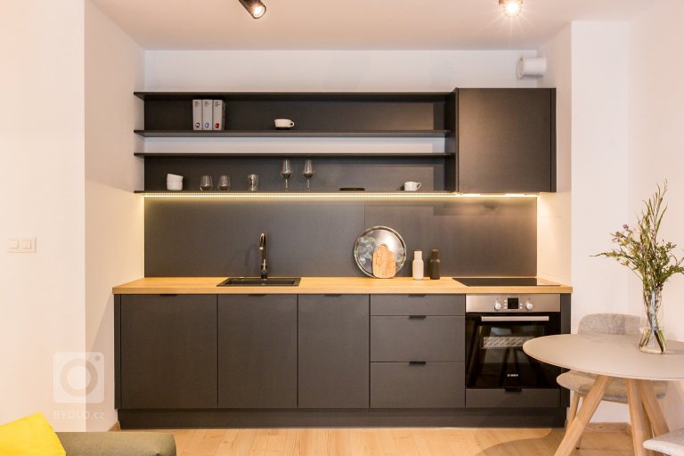 add picture to album