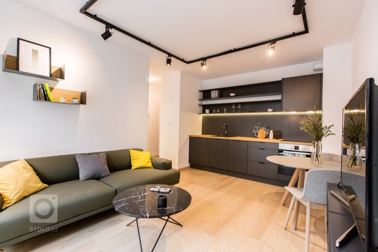 add picture to album