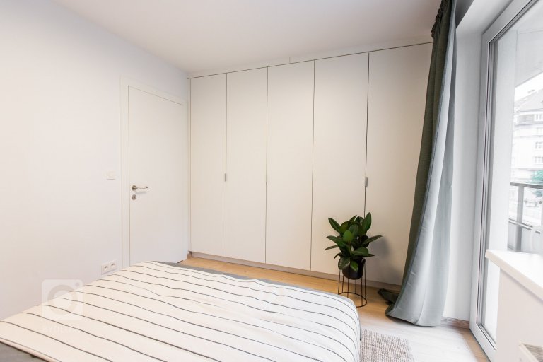 add picture to album