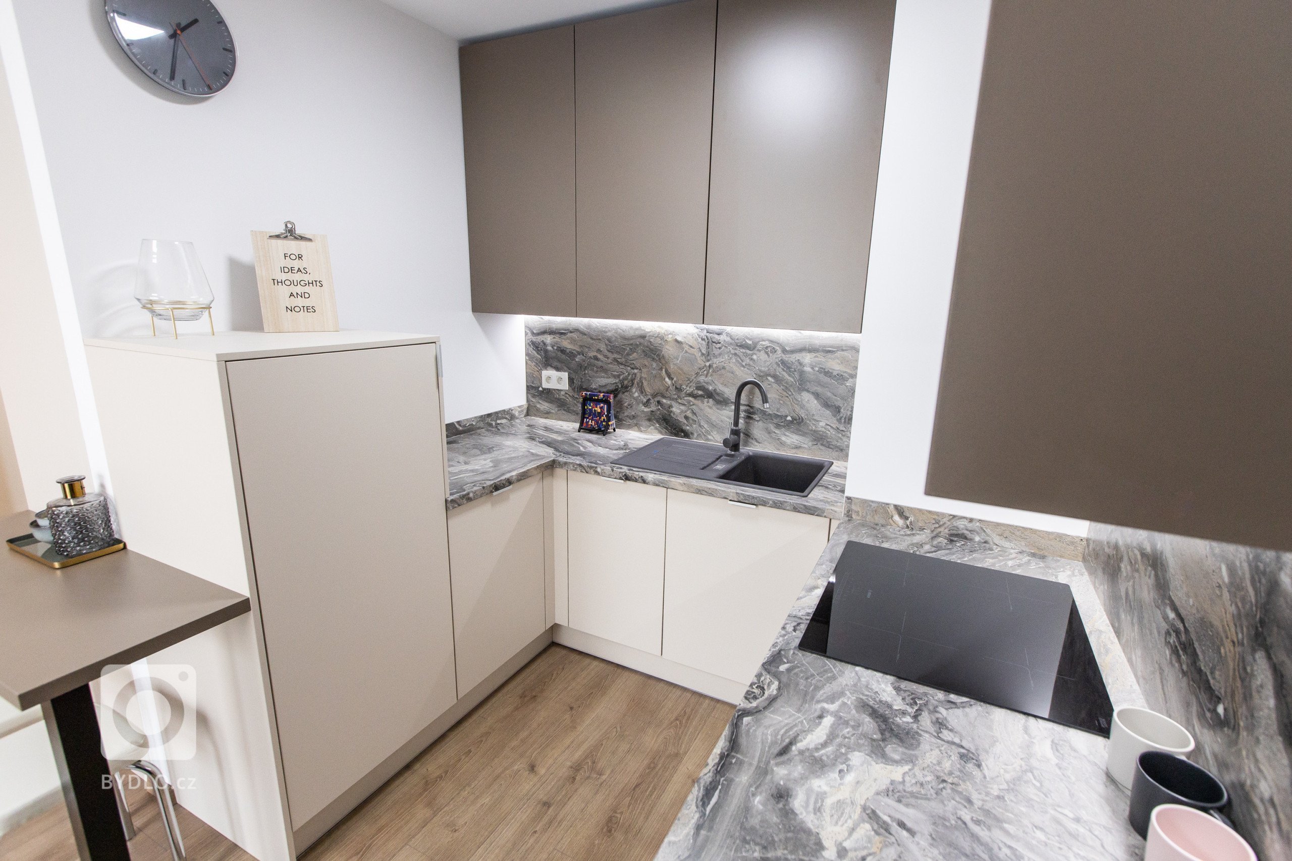 Povedzme si úprimne,&nbsp;mramor nie je lacná záležitosť. Nie je to ani materiál, ktorý použijete v interiéri bytu, ktorý plánujete prenajímať. Ak by ste ho…