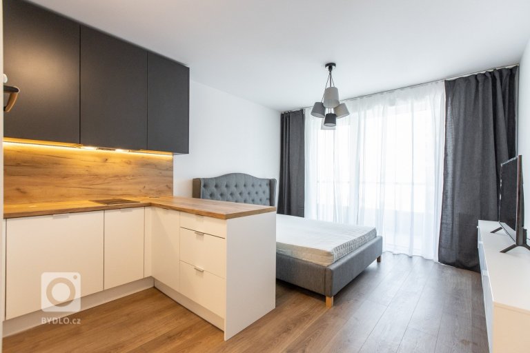 add picture to album