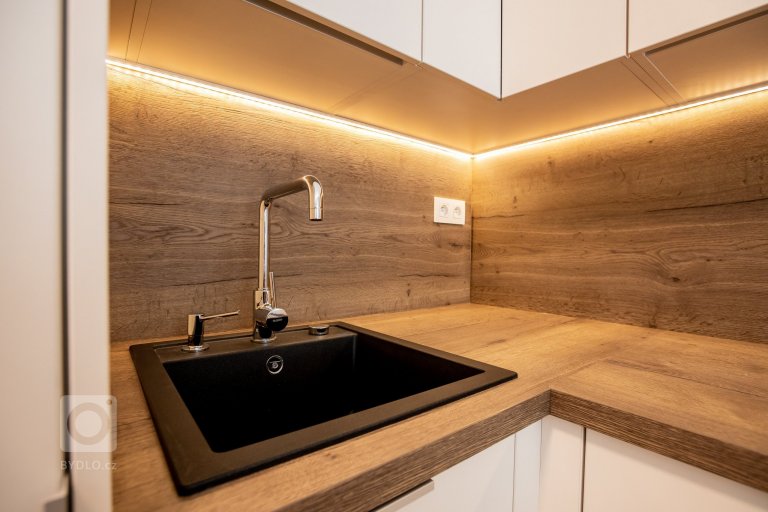 add picture to album