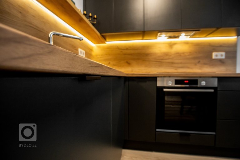 add picture to album