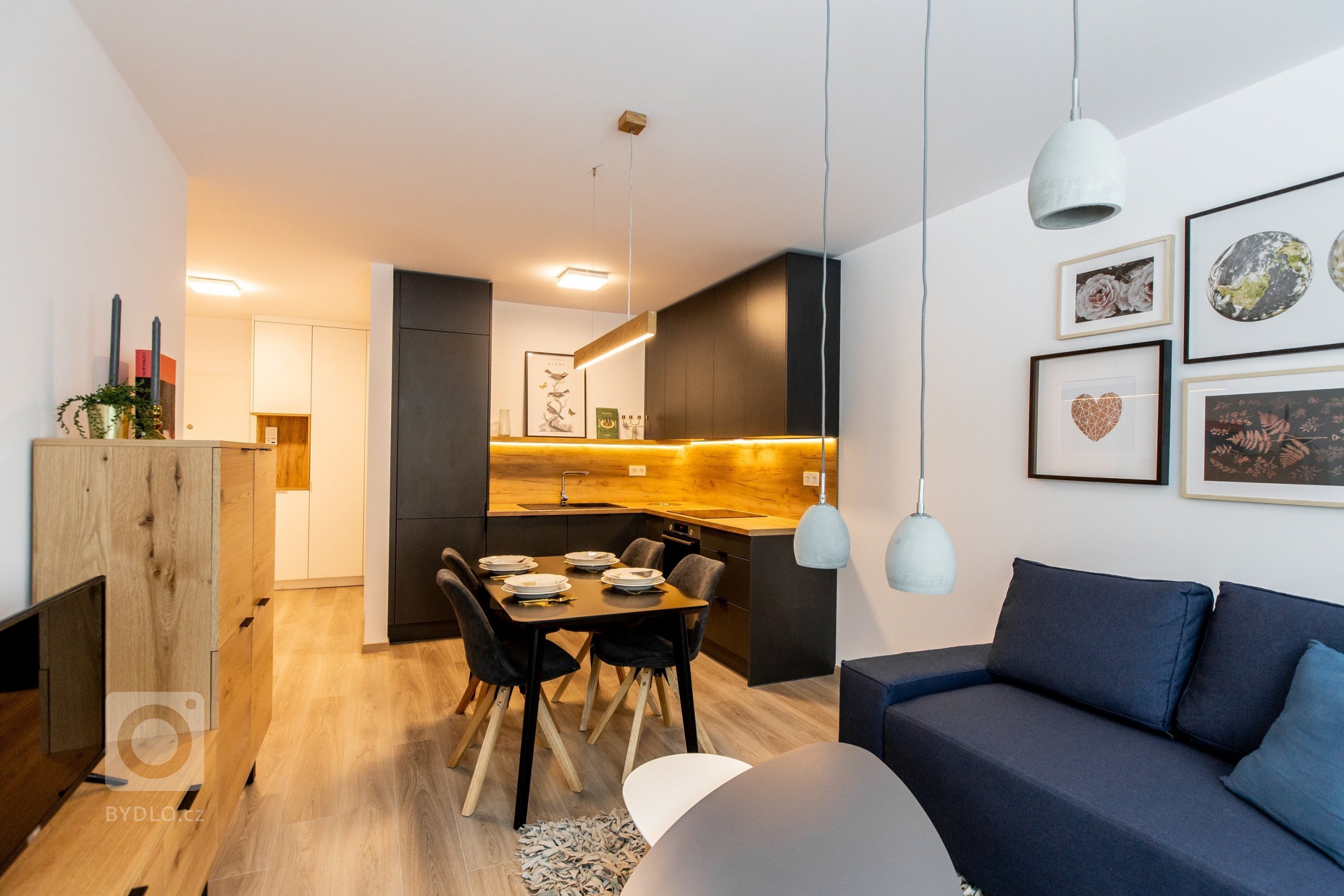 Antracitova kuchyna s obyvačkou - Malé Krasňany