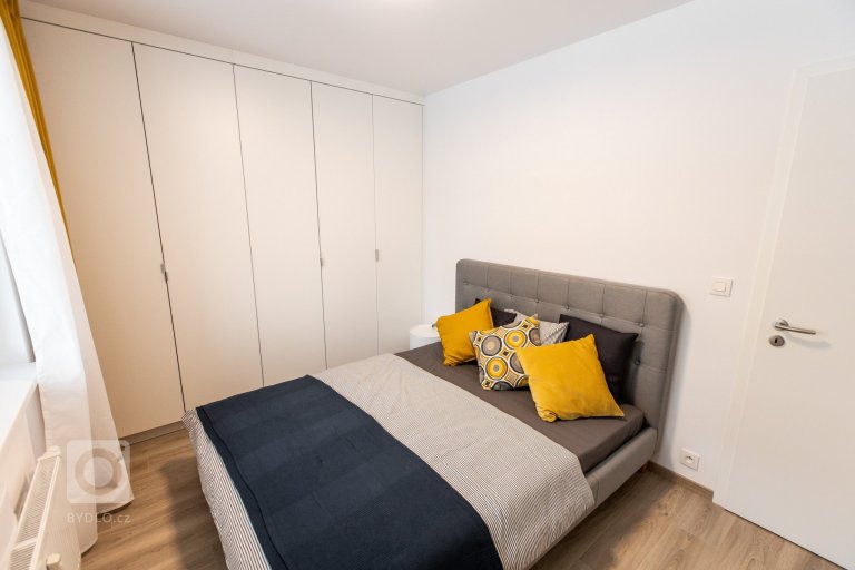 add picture to album