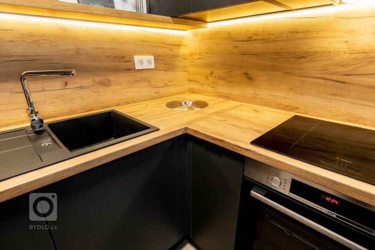 add picture to album