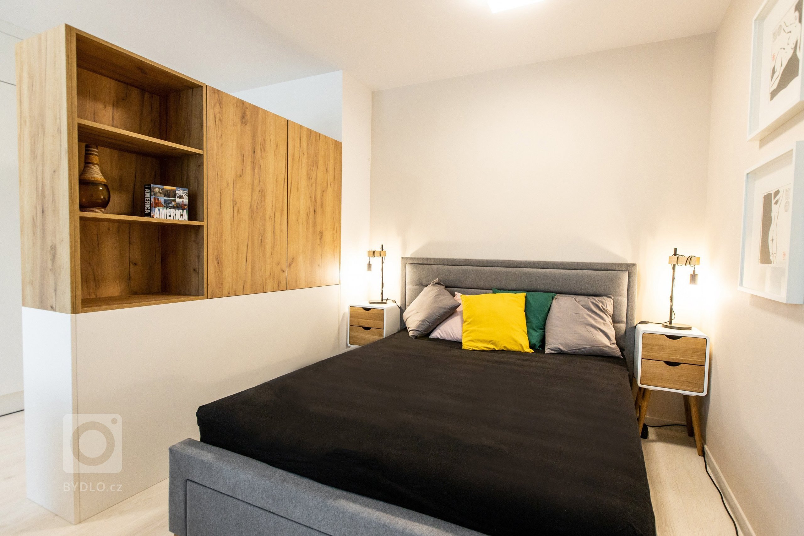 Apartmán v developerskom projekte Malé Krasňany, ktorý poníma obývaciu izbu, spálňu, aj kuchyňu v jednom priestore, no napriek tomu je táto realizácia krásna a…