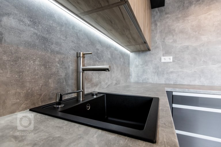 add picture to album