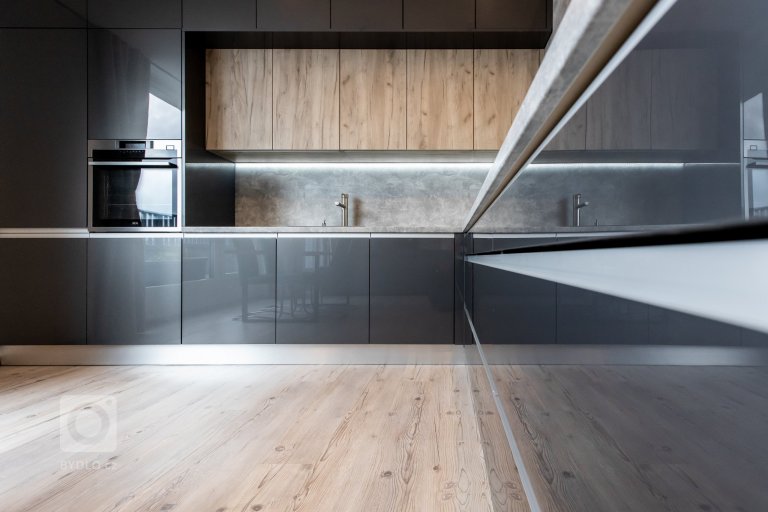 add picture to album