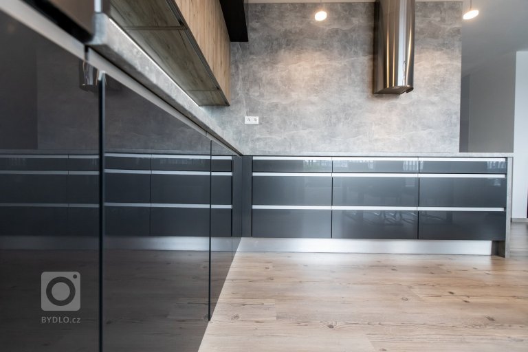 add picture to album