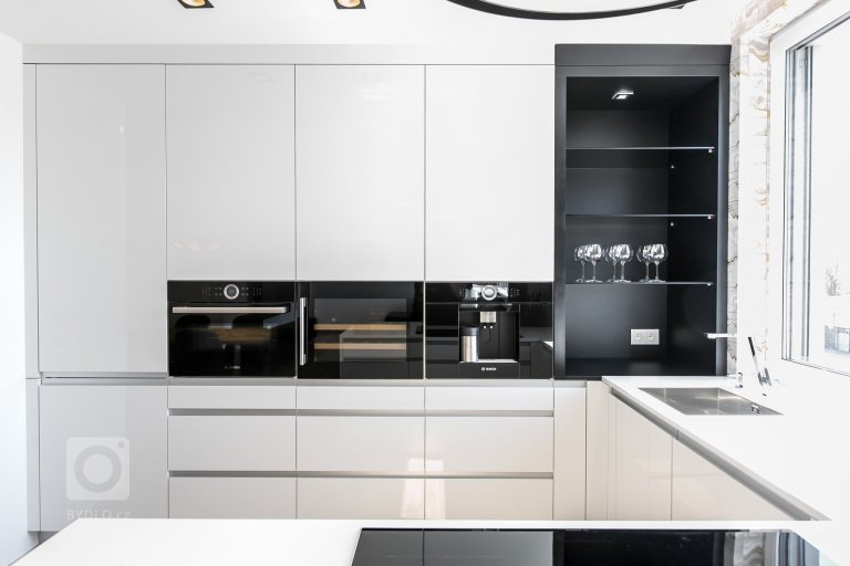 add picture to album