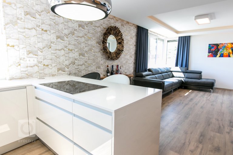 add picture to album