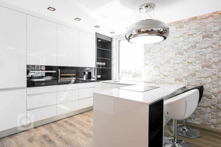 add picture to album