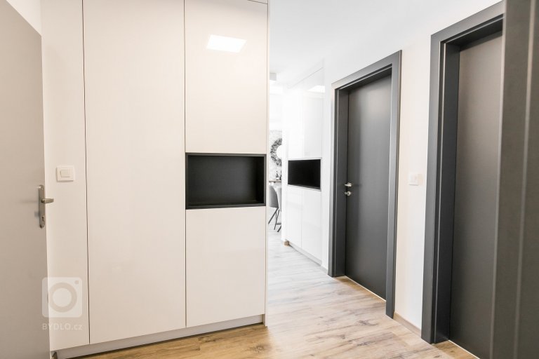 add picture to album