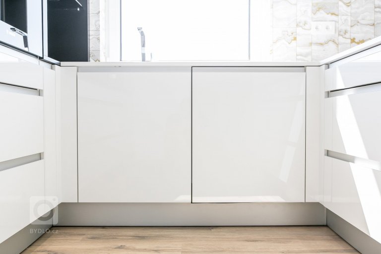 add picture to album