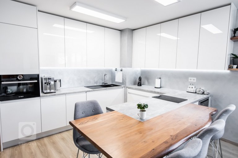 add picture to album