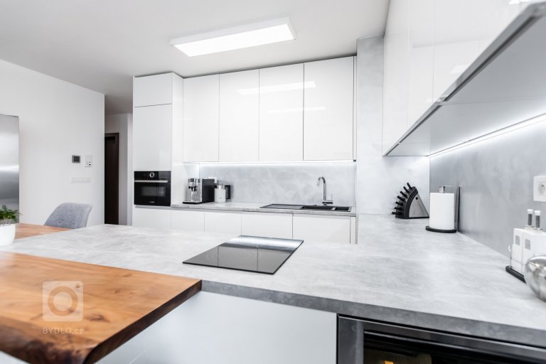 add picture to album